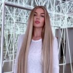 Anna Sedokova Instagram - А вот и мои перемены, и это не новая я. Это все та же я. Просто в новой версии ) И так умеют только в любимом салоне @subrosa.moscow ❤️ Я помню момент,когда @sarbashevvladimir подошел ко мне и сказал,а давай попробуем по другому. Не так как ты всегда привыкла. Давай рискнем. Все беру на себя . Я немного посопротивлялась,а потом поняла,что есть люди ,которым обязательно нужно доверять . И это вы еще не видели мои волосы в кудряшках. Спасибо @subrosa.moscow за самый VIP сервис из возможных, а я в этом разбираюсь поверьте. И самый заботливый коллектив ❤️ Вы знаете куда идти за переменами,которые не испортят вам жизнь ) Нравится ?