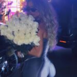Anna Sedokova Instagram - Девочкам нужны двухметровые плюшевые мишки и цветы в четыре утра ) Поздравляю @eminofficial с открытием @royal.estate.club 🔥 Royal Estate - karaoke club