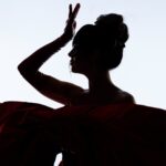 Anna Shurochkina Instagram - Читаю последние комментарии под постами с моими новыми образами, и кто-то сказал ‘похожа на…’😅Я всегда любила перевоплащения, но мой OG стиль 2000-х вспомнят те, кто танцевал под «Не перебивай» еще в 2010 😉💫