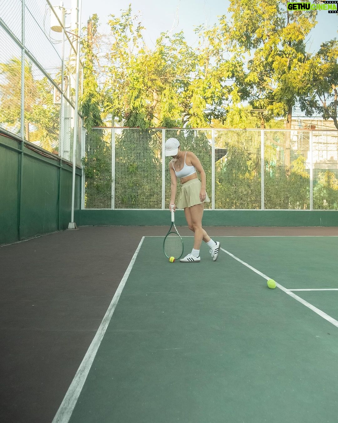 Anne Curtis Instagram - If you can’t perform, japorms in @our.recess 🎾 I just might be taking up a new sport this year. Wearing RECESS everything. • Double time skirt - chai • Ace bra - chalk • Scrunch sock - snow • RECESS Nalgene Bottle 📷 @luisruizzzz