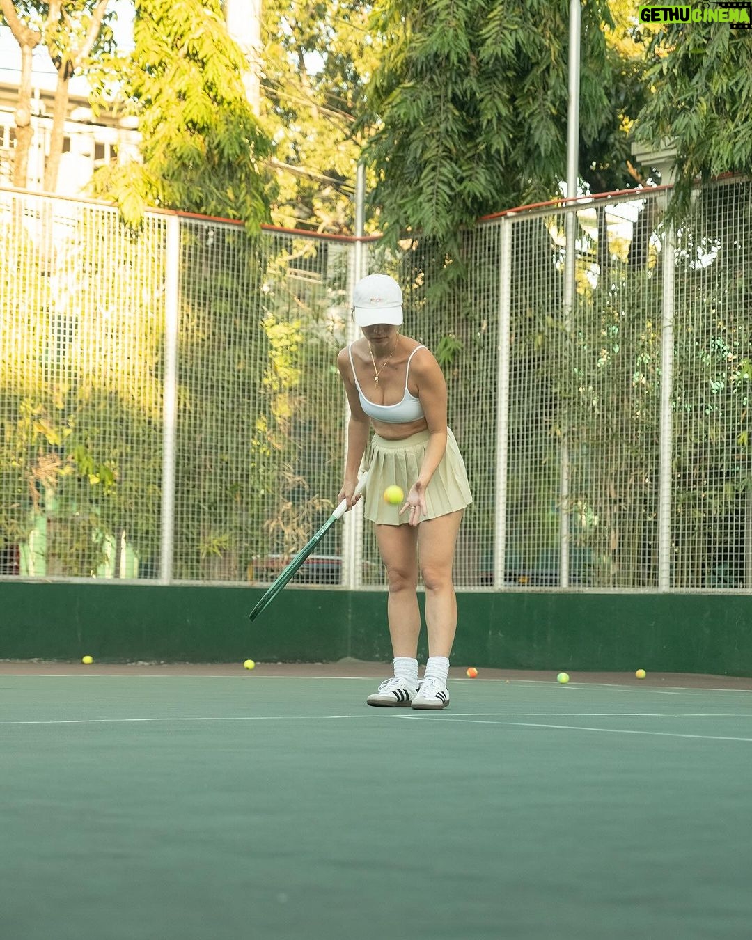 Anne Curtis Instagram - If you can’t perform, japorms in @our.recess 🎾 I just might be taking up a new sport this year. Wearing RECESS everything. • Double time skirt - chai • Ace bra - chalk • Scrunch sock - snow • RECESS Nalgene Bottle 📷 @luisruizzzz