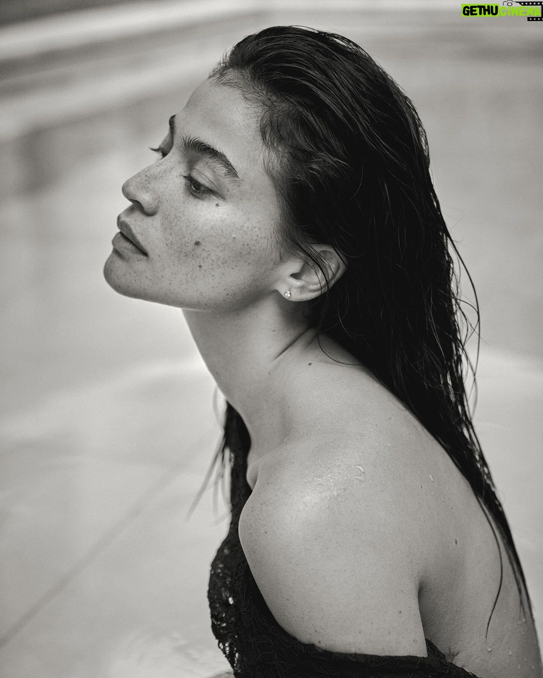 Anne Curtis Instagram - In the beginning it was all black and white. +1 this month and itβs been amazing so far. Freckles and all. π€π€β¨π§ Thank you @bjpascual for capturing these π₯Ή and @glademirechavarre and her team for miraculously making this dress π§ββοΈ and my mamangs for ever @santiagoraymond @robbiepinera for making me look and feel beautiful β¨