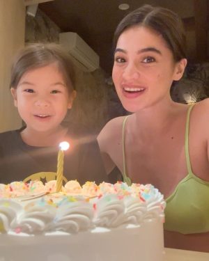 Anne Curtis Instagram - Thank you February! You were severely a good one ✨🎂🧚

•Taylor Squad
•Beach Trip
•Red Era
•Melbourne Zoo
•Dream View 
•Valentine’s Day Hugs
•Ate kong TayTay
•Dinner at the Ho’s
•3 generations 
•FOREVER my best birthday gift 🎁