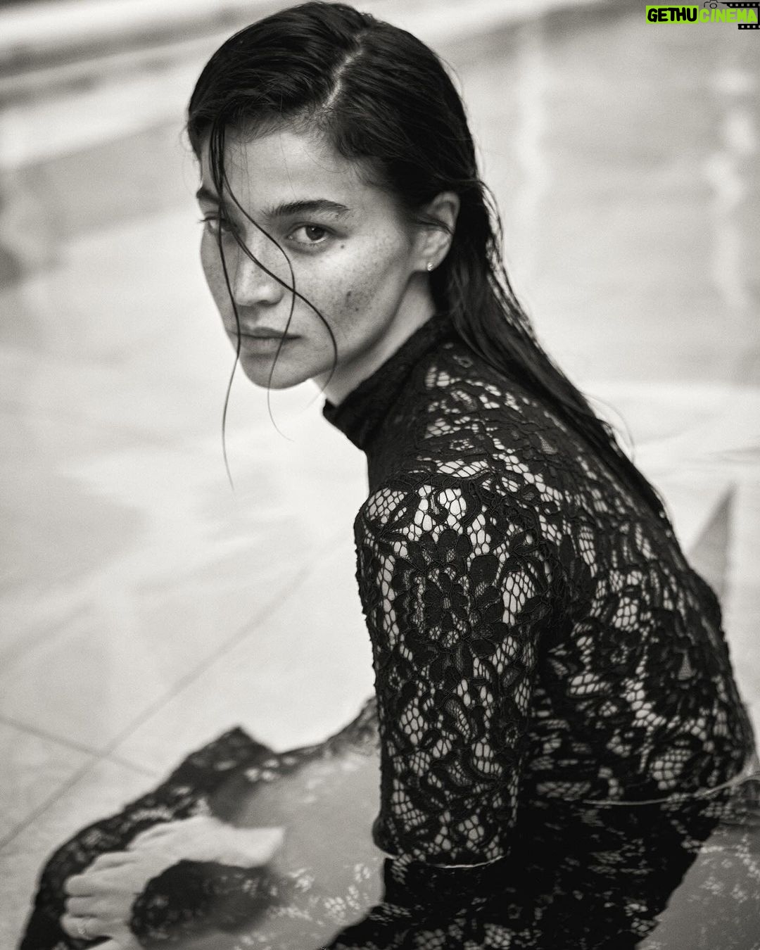 Anne Curtis Instagram - In the beginning it was all black and white. +1 this month and itβs been amazing so far. Freckles and all. π€π€β¨π§ Thank you @bjpascual for capturing these π₯Ή and @glademirechavarre and her team for miraculously making this dress π§ββοΈ and my mamangs for ever @santiagoraymond @robbiepinera for making me look and feel beautiful β¨