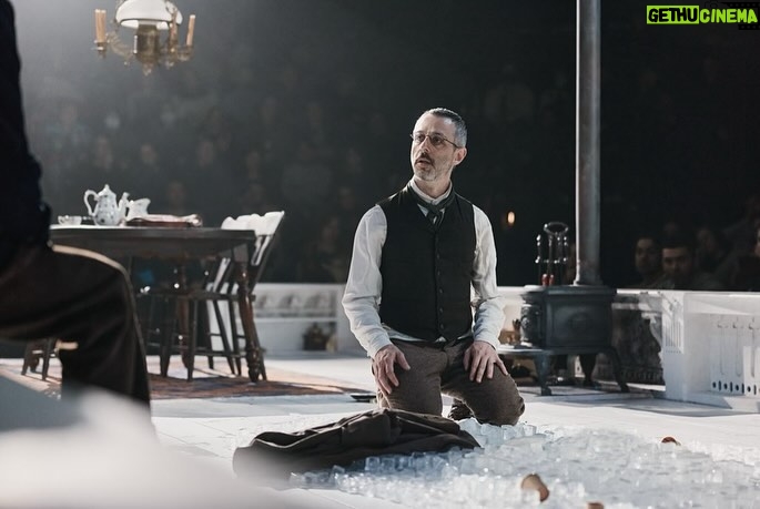 Anne Hathaway Instagram - Getting to experience a great night of theatre in NY is always an incredible thing, but getting to see one of your dearest friends do some of the best work of his career? Next level. Congrats to Jeremy Strong on your brilliant and unmissable performance in #enemyofthepeople opening on b’way on March 18th! Hope everyone checks it out! Skål!!