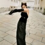 Anne Nakamura Instagram - 🖤🩶🤍 @maxmara @harpersbazaarjapan #2023