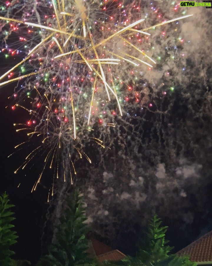 Anne Nakamura Instagram - 🌌🎆🎇🌠🌃🗾 Photo by @miwakokakei