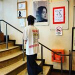 Anne Nakamura Instagram - 新しい仲間と見た新しい景色は 一生忘れることのないものになりました。 " 加害者家族 " という立場で色々なものを背負いながら 生きる役柄でしたが、とてもやりがいがありました。 初舞台、初主演という大役をいただき 共演者の皆様がガッツリと脇を固めてくださって 乗り越えることができました。 10公演、無事完走することができてホッとしております。 ご来場、ご視聴いただいた皆さま、 誠にありがとうございました。 またどこかで🦋 #笑ってもいい家 劇団俳優座
