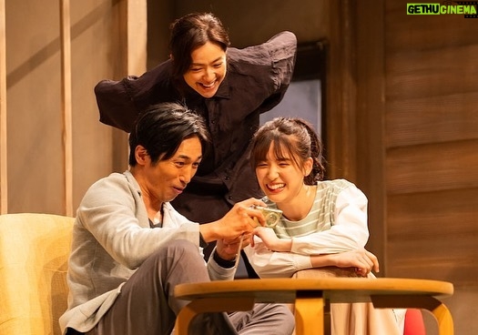 Anne Nakamura Instagram - 舞台 『 笑ってもいい家 』 折り返し、ここから後半戦です🌱 本日LIVE配信もございます。 #笑ってもいい家 劇団俳優座