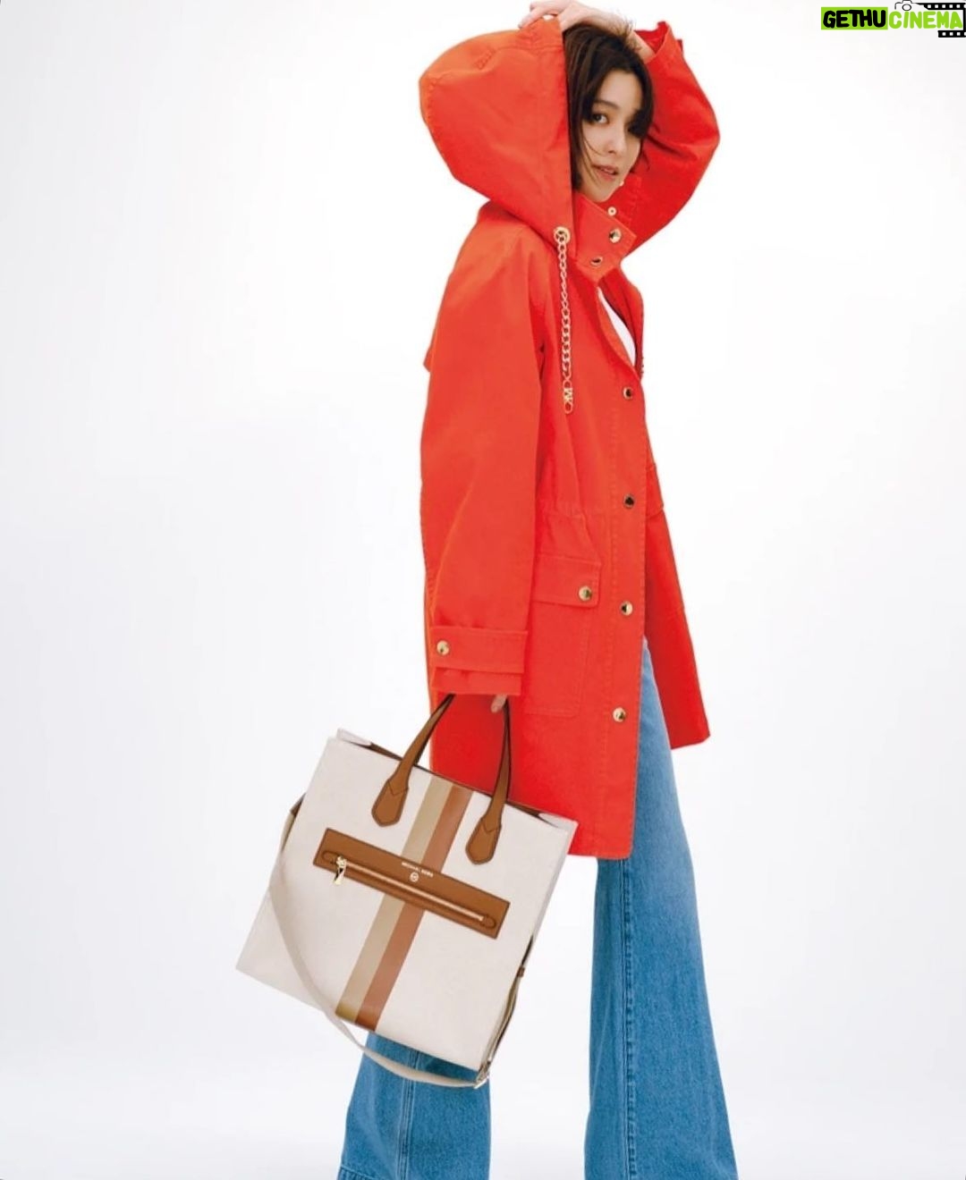 Anne Nakamura Instagram - @michaelkors for @baila_magazine🦒