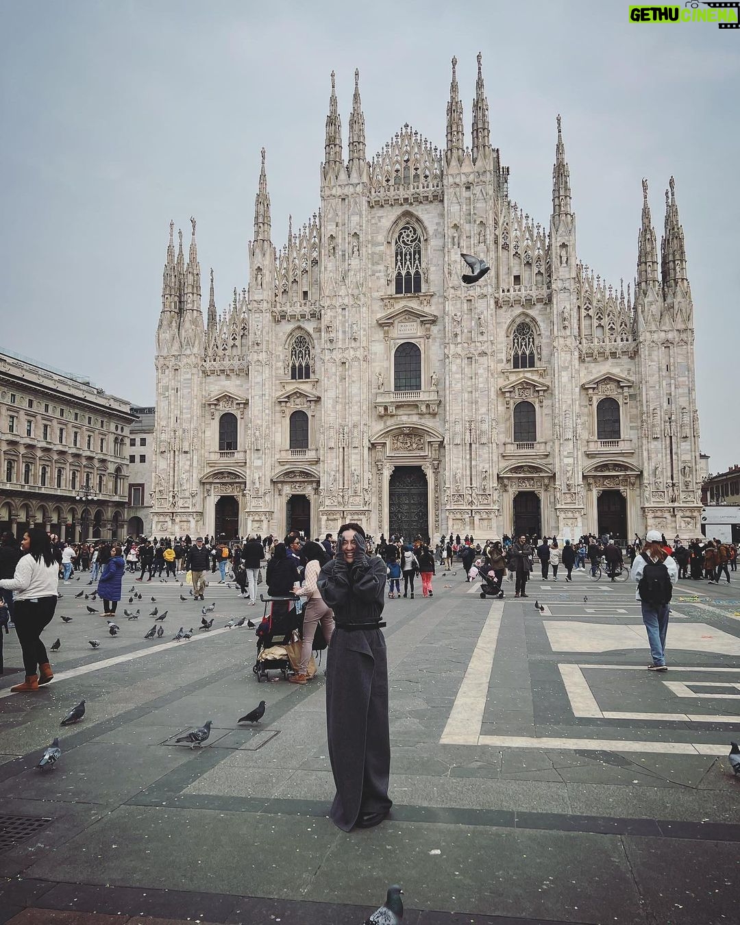 Anne Nakamura Instagram - 🕍🫧🕊🇮🇹 @maxmara #milanfashionweek Italy Milan