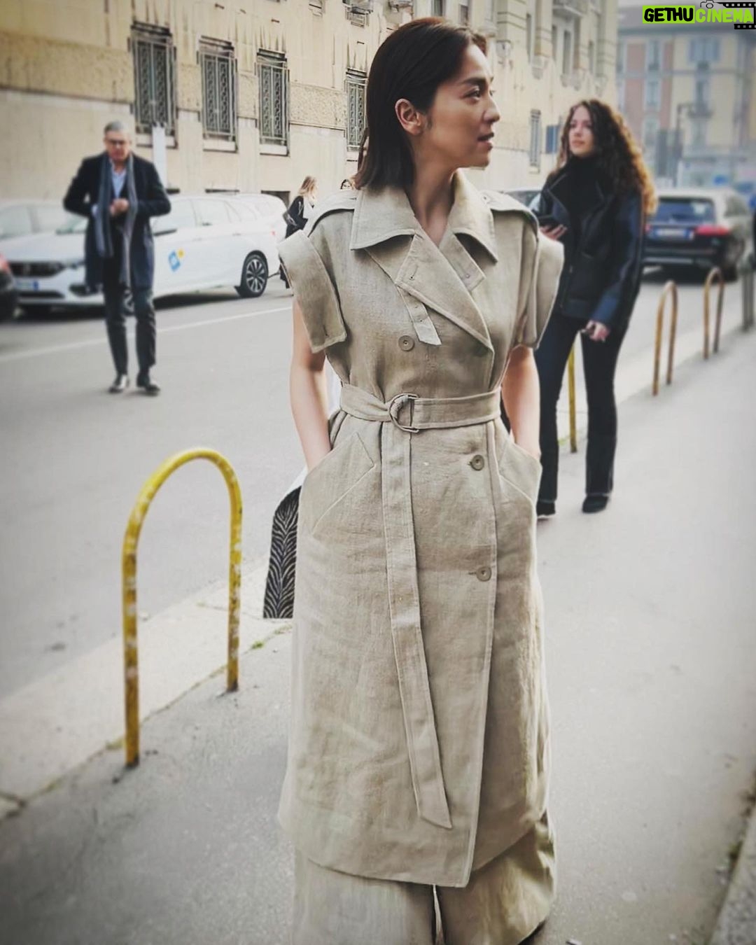 Anne Nakamura Instagram - 🕍🫧🕊🇮🇹 @maxmara #milanfashionweek Italy Milan