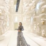 Anne Nakamura Instagram - クリスチャン・ディオール 夢のクチュリエ展 が日本へやってきました。 素晴らしすぎる空間の中で DIORの歴史に触れ よりDIORへの愛が深まる展示です🎡 @Dior #DiorDesignerOfDreams #Dior 東京都現代美術館