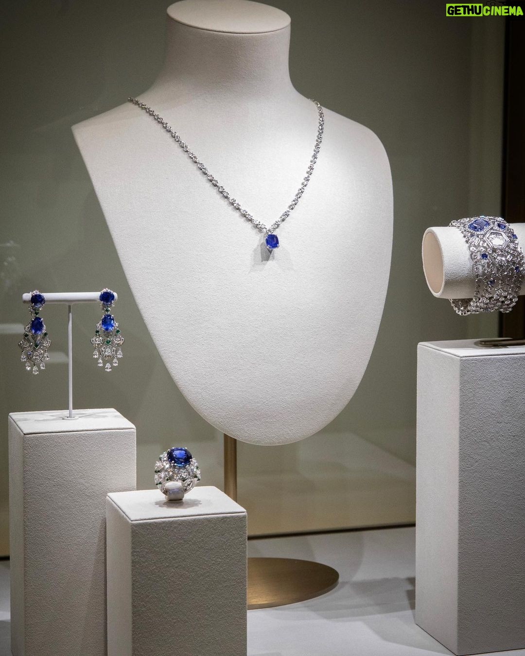 Anne Nakamura Instagram - CARTIER SALON TOKYOにて、 カルティエの象徴、『パンテール』をテーマにした 受注イベントが、10月8日から17日まで、開催されます💎 夢のような空間でした。 偶然、保奈美さんにも お久しぶりにお会いできて嬉しかったです🐆 @cartier #cartier #cartiertokyo #cartierhighjewelry #pantheredecartier フォーシーズンズホテル東京大手町