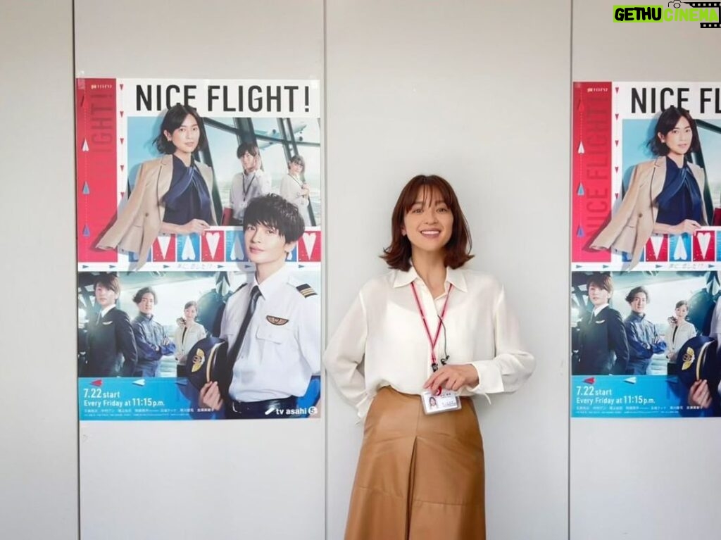 Anne Nakamura Instagram - いよいよ今夜23:15から @niceflight_ex が、始まります。 管制官を演じる日々は、挑戦の連続ですが、 私にとってかけがえのない作品になりました。 なにかと窮屈が多い毎日の中で、 また気軽に世界中を旅できる希望を込めて 沢山の方に届き 楽しんでいただけますように💫 『 NICE FLIGHT！』まもなくです🛩 @niceflight_ex @japanairlines_jal #ナイフラ