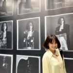 Anne Nakamura Instagram - 本日まで🖤 Y's 表参道ヒルズのショップにて展示されています。 50周年記念の素敵な企画に参加させていただけて光栄です💫 そして梅雨を迎える前に、 素敵な一着に出会い大満足な買い物ができました。 @ys_theofficial 表参道ヒルズ（OMOTESANDO HILLS）