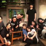 Anne Nakamura Instagram - 明日、ついに千穐楽を迎えます。 稽古が始まった1ヶ月前から、本番が始まり今日まで、生きた心地がしなかったですが、チームの皆さまに支えていただき、ここまで辿り着くことができました。 最後、この『 笑ってもいい家 』を、我々も悔いなく笑って終われるよう、想いを、魂を込めてお届けいたします❤️‍🔥 #笑ってもいい家 劇団俳優座