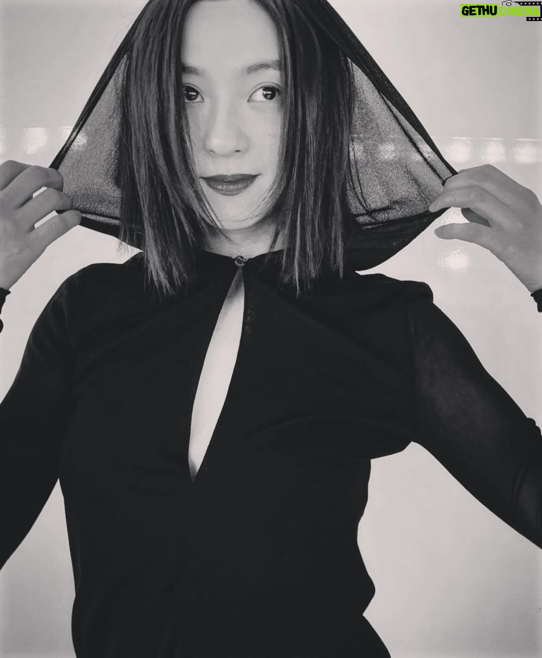 Anne Nakamura Instagram - 🩶🤍🖤♥️ @tomfordbeauty