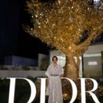 Anne Nakamura Instagram - 🦋🦋🦋 DIOR HOLIDAY POP UP AT OMOTESANTO CROSSING 🦋🦋🦋 11月18日-12月25日まで開催中💫 TREE OF LIFE 🌳がとっても素敵です 願いを込めに、この機会に是非お立ち寄りください。 @dior #diorcruise #ディオールホリデーポップアップ #ディオールファインジュエリー #SupportedByDior 表参道交差点　Omotesando Crossing