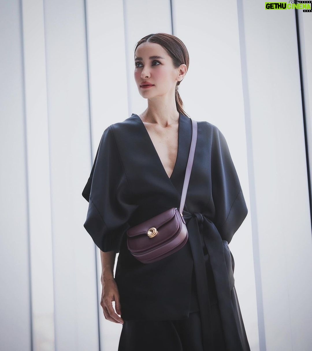 Anne Thongprasom Instagram - Elevate my looks with Loro Piana new Ghiera Bag ✨ @LoroPiana #LoroPiana #LoroPianaGhieraBag