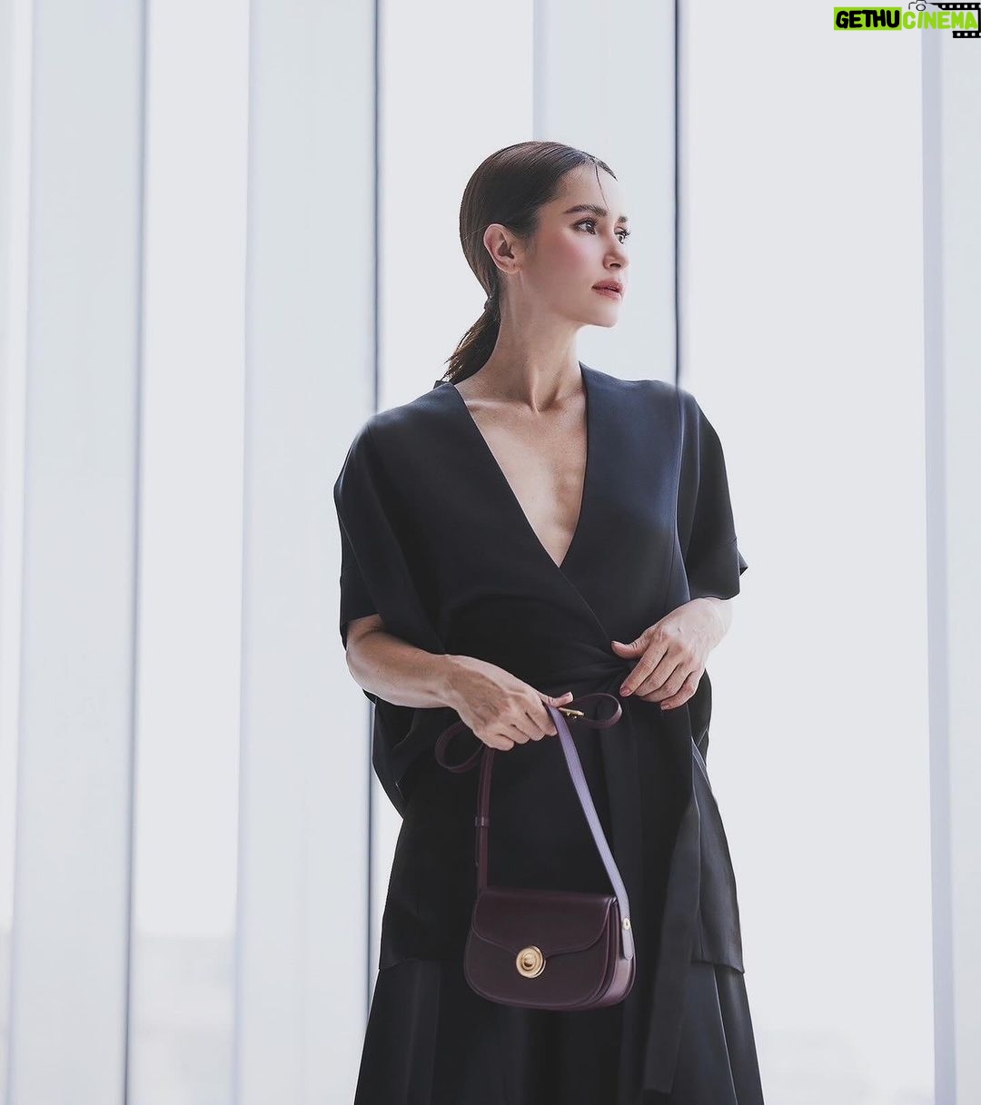Anne Thongprasom Instagram - Elevate my looks with Loro Piana new Ghiera Bag ✨ @LoroPiana #LoroPiana #LoroPianaGhieraBag