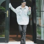 Anne Thongprasom Instagram - แอนชอบกางเกงยีนส์ทรง flare ใส่แล้วดูลำตัวและขายาวขึ้น โดยไม่จำเป็นต้องใส่ส้นสูงมากๆก็ได้ แมทช์กับเสื้อผ้าได้หลากหลายเช่น - Denim on Denim ยีนส์ชนยีนส์ 😎 - สบาย ๆ ใส่กับเสื้อยืด🙂 - ใส่กับเสื้อครอป - เท่ปนเซ็กซี่เบา ๆ ด้วยเสื้อกล้าม☺️ - ใส่กับเสื้อแขนกุด - ใส่กับเสื้อ Oversize😃 มีไว้สักตัวนะคะ...จะขาเล็ก ขาใหญ่ ก็ใส่ได้ทั้งนั้น เอาความมั่นใจเข้าสู้เลยค่ะ 🥰 @americaneagleth #AEJeans #AmericanEagleTH