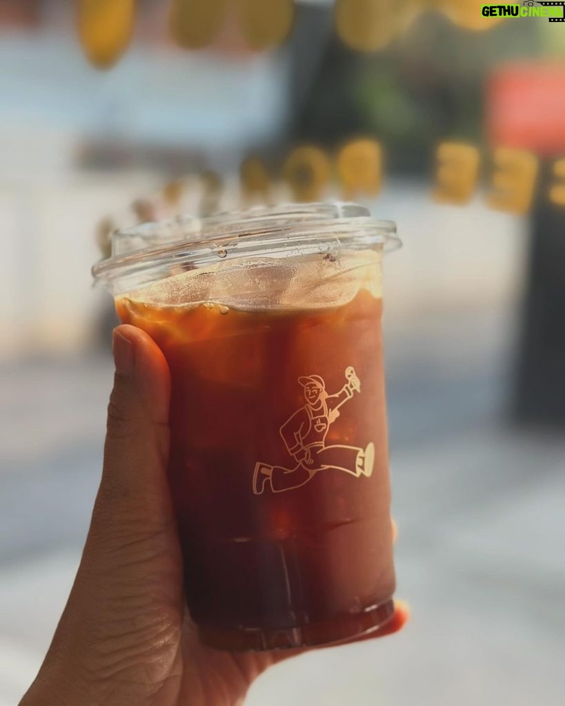 Anne Thongprasom Instagram - Good morning ka🤍😊🌻 MARI Crepe and Coffee Roaster