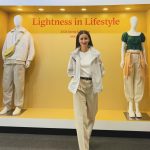 Anne Thongprasom Instagram – ‘Lightness’ คือเสื้อผ้าที่แฝงไว้ด้วยฟังก์ชั่นการใช้งาน สีโทน
กลางๆ ดูโมเดิร์นได้ทุกยุคทุกสมัย ไม่ตกยุค 
• เสื้อผ้าที่มีเนื้อผ้าเบา หรือมีนวัตกรรมที่ทำให้ชีวิตของเราดีขึ้นในช่วงซัมเมอร์ 

• ในซีซั่นส์นี้แอบเห็นว่ายูนิโคล่ได้สร้างสรรค์ไอเทมที่แฝงด้วยฟังก์ชั่นที่โดดเด่นหลายชิ้นเลย ซึ่งถือเป็นยุคใหม่ของสไตล์มาตรฐานที่ให้เราได้เลือกสวมใส่ไปทำงานหรือออกไปใช้ชีวิตนอกบ้านในช่วงที่อากาศร้อนสุดๆ อย่างซัมเมอร์เมืองไทย
• ถ้าได้ลองเดินชมในแต่ละมุมของงานในวันนี้ จะเห็นถึงเสื้อผ้าที่มีฟังก์ชั่น แฝงด้วยนวัตกรรมจากยูนิโคล่หลายชิ้นเลย ทั้งกางเกง Miracle Air เนื้อผ้าก็เบาสบาย

• หรือจะเป็นไอเทมตัวดังช่วงซัมเมอร์ของยูนิโคล่ อย่าง AIRism ที่แค่ใส่ก็สบาย 

• และ UV Protection #กันแดดที่สวมใส่ได้ มาพร้อมคุณสมบัติป้องกันรังสียูวีได้ถึง 90% ช่วยปกป้องผิวคุณจากแสงแดดในทุกวัน

• ไอเทมเปี่ยมฟังก์ชั่นทั้งหมดที่ยูนิโคล่พัฒนาอย่างไม่หยุดยั้งทั้งหมดนี้ จะช่วยให้ซัมเมอร์ของคุณเบาสบายยิ่งขึ้นกว่าที่เคย และผ่านช่วงเวลาที่ร้อนที่สุดไปได้อย่างสบายค่ะ😊

#UNIQLO2024SS #LifeWear #UniqloThailand #EaseintoLightness