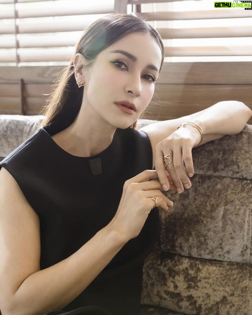 Anne Thongprasom Instagram - Accessorizing with earrings can enhance your everyday look and complement your style. 😊 @louisvuitton #LVBlossom #LVFineJewelry