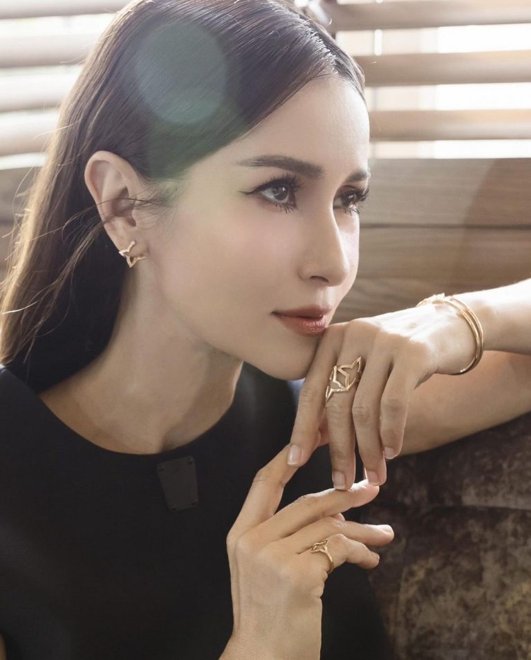 Anne Thongprasom Instagram - Accessorizing with earrings can enhance your everyday look and complement your style. 😊 @louisvuitton #LVBlossom #LVFineJewelry