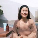 Anne Thongprasom Instagram - ชวนทุกคนมาดูแลผิวให้สุขภาพดีทุกวันด้วย RocsKeLew Body Cream แอนชอบกลิ่นหอมของไพลอ่อนๆ และเนื้อครีมที่บางเบาของครีมตัวนี้มาก ใช้ทาหลังอาบน้ำทุกวัน เพิ่มความชุ่มชื่นให้ผิวและช่วยเสริมเกราะให้ผิวให้แข็งแรงจากมลภาวะต่างๆที่แอนต้องเจอทุกวันค่ะ สอบถามรายละเอียดได้ที่ @rocskelew_thailand 😊
