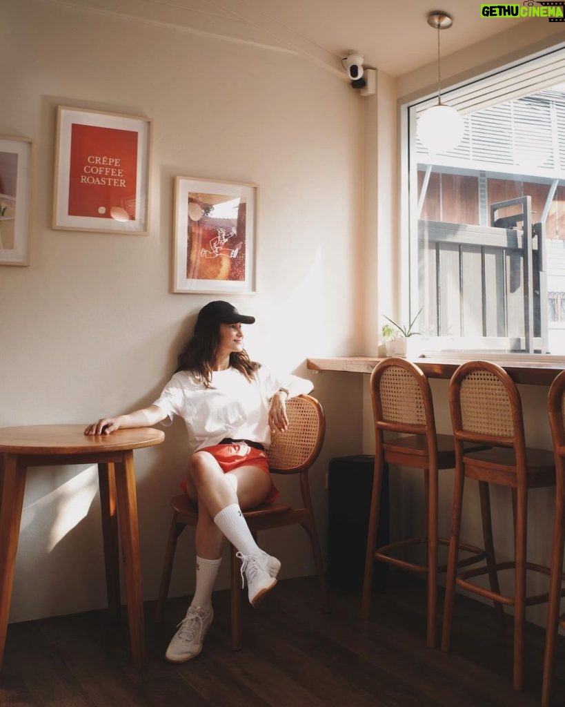 Anne Thongprasom Instagram - Good morning ka🤍😊🌻 MARI Crepe and Coffee Roaster