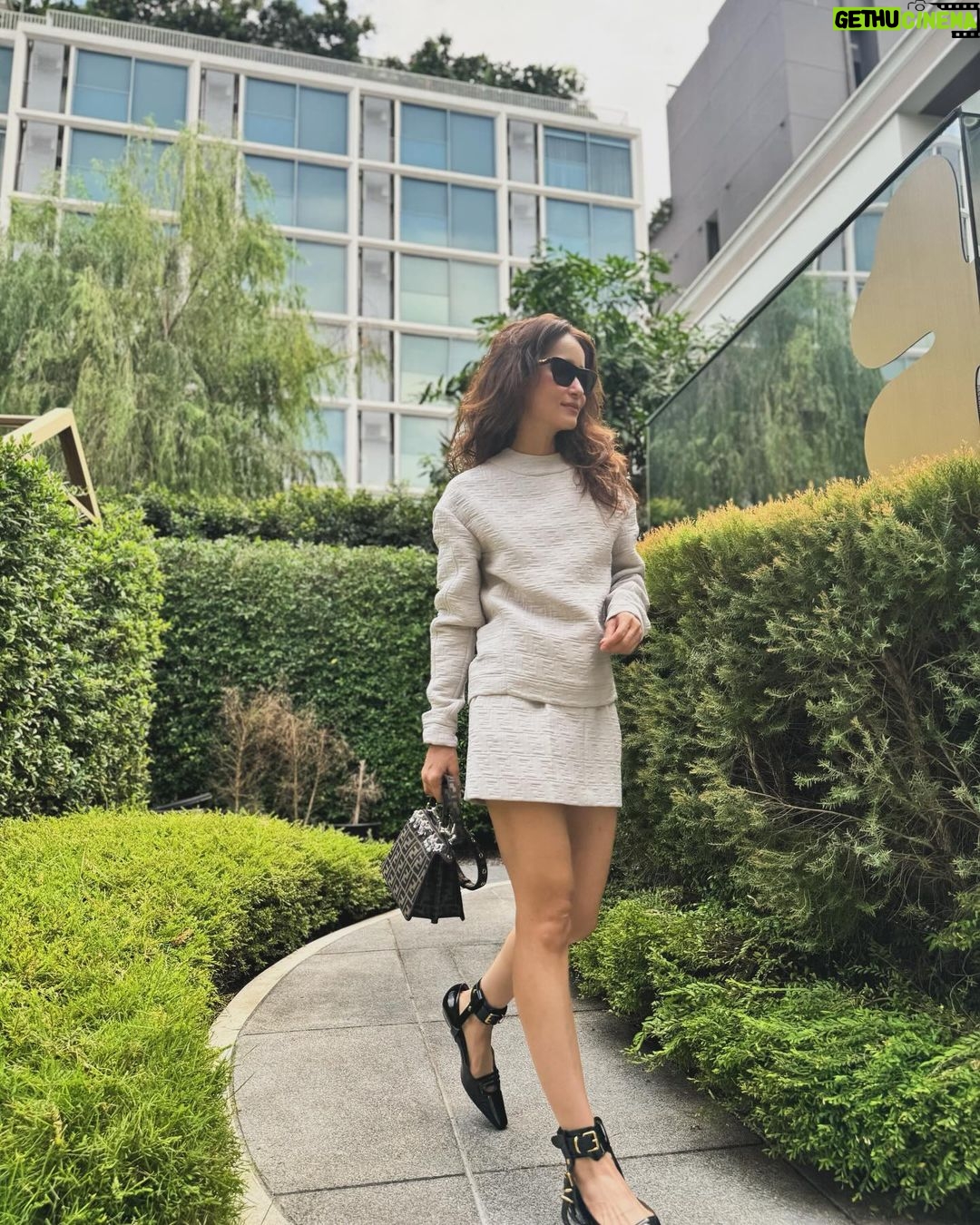 Anne Thongprasom Instagram - Love the festive feeling in Thonglor 🌲🎉🥰 #FendiPeekaboo #FendiGifts @fendi