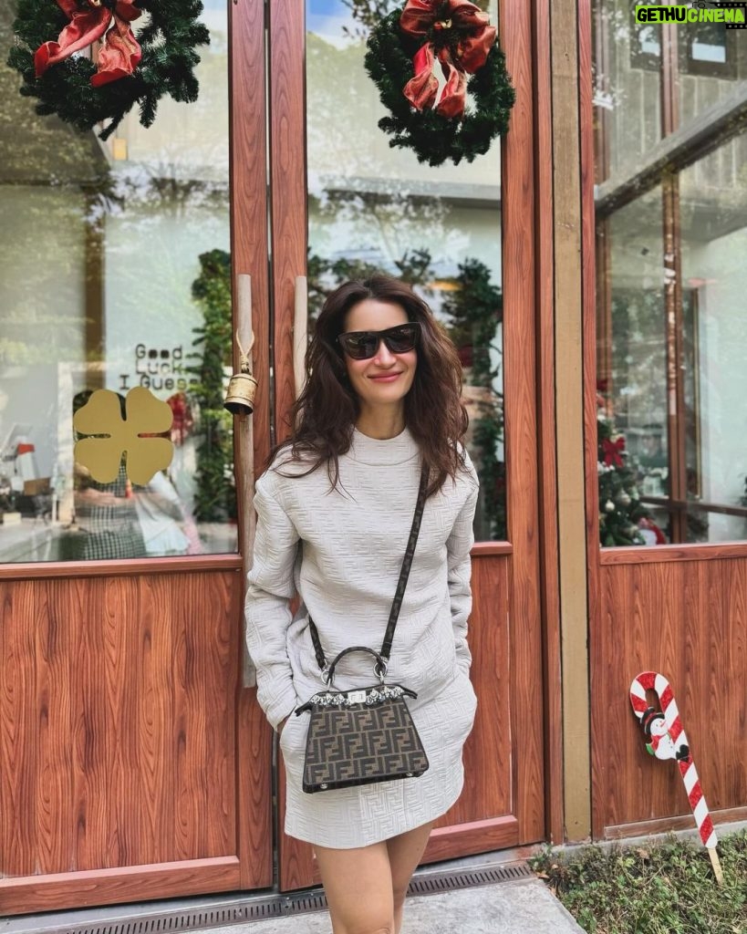 Anne Thongprasom Instagram - Love the festive feeling in Thonglor 🌲🎉🥰 #FendiPeekaboo #FendiGifts @fendi