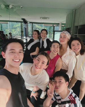 Anne Thongprasom Instagram - ออกกำลังกายกลุ่ม วันสุดท้าย ก่อนแยกย้ายกันไป Countdown 🥰