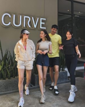 Anne Thongprasom Instagram - ออกกำลังกายกลุ่ม วันสุดท้าย ก่อนแยกย้ายกันไป Countdown 🥰