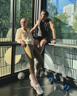 Anne Thongprasom Instagram - ออกกำลังกายกลุ่ม วันสุดท้าย ก่อนแยกย้ายกันไป Countdown 🥰
