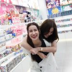 Anne Thongprasom Instagram - พาน้องรัก ‘คิมเบอร์ลี่’เดินทัวร์ EMSHERE แบบช้อปฉ่ำ กินฉ่ำใน The Styler Specialty พร้อมแอบขอ How to มัดใจคุณสามีของคิมซะหน่อย ชมคลิปเต็มของพวกเราได้แล้วใน The Styler Specialty #สไตล์ไม่ลับฉบับคนพิเศษ ทาง Facebook : The Styler และทาง Youtube : https://youtu.be/hYF3NRh6I3o นะคะ #TheStyler #TheStylerSpecialty #สไตล์ไม่ลับฉบับคนพิเศษ #Annethong #Kimberley #EMDISTRICT #EMPORIUM #EMQUARTIER #EMSPHERE #MCard #TheMallGroup Emsphere at EM District