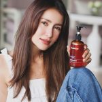 Anne Thongprasom Instagram - Awaken your senses, wash away yesterday’s echoes, and step into a day filled with newfound energy. 🌅🚿 คันผิว เป็นผื่น หลังเหงื่อออก แอนใช้ RocsKelew เป็นประจำทุกวันค่ะ…ชำระล้างแบคทีเรียทันทีที่ใช้ ลดปัญหาผิวแห้ง ผดผื่น คัน และจะดีมากถ้าได้ใช้เจลอาบน้ำ Rocskelew ตามด้วย RocsKeLew Body Lotion เพื่อผิวที่แข็งแรง ไร้ปัญหาผื่นคันมากวนใจ @rocskelew_thailand