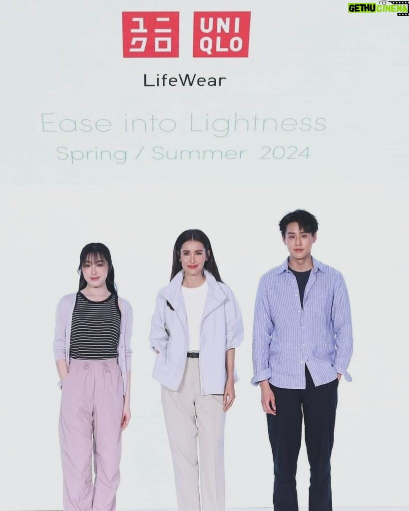 Anne Thongprasom Instagram - ‘Lightness’ คือเสื้อผ้าที่แฝงไว้ด้วยฟังก์ชั่นการใช้งาน สีโทน กลางๆ ดูโมเดิร์นได้ทุกยุคทุกสมัย ไม่ตกยุค • เสื้อผ้าที่มีเนื้อผ้าเบา หรือมีนวัตกรรมที่ทำให้ชีวิตของเราดีขึ้นในช่วงซัมเมอร์ • ในซีซั่นส์นี้แอบเห็นว่ายูนิโคล่ได้สร้างสรรค์ไอเทมที่แฝงด้วยฟังก์ชั่นที่โดดเด่นหลายชิ้นเลย ซึ่งถือเป็นยุคใหม่ของสไตล์มาตรฐานที่ให้เราได้เลือกสวมใส่ไปทำงานหรือออกไปใช้ชีวิตนอกบ้านในช่วงที่อากาศร้อนสุดๆ อย่างซัมเมอร์เมืองไทย • ถ้าได้ลองเดินชมในแต่ละมุมของงานในวันนี้ จะเห็นถึงเสื้อผ้าที่มีฟังก์ชั่น แฝงด้วยนวัตกรรมจากยูนิโคล่หลายชิ้นเลย ทั้งกางเกง Miracle Air เนื้อผ้าก็เบาสบาย • หรือจะเป็นไอเทมตัวดังช่วงซัมเมอร์ของยูนิโคล่ อย่าง AIRism ที่แค่ใส่ก็สบาย • และ UV Protection #กันแดดที่สวมใส่ได้ มาพร้อมคุณสมบัติป้องกันรังสียูวีได้ถึง 90% ช่วยปกป้องผิวคุณจากแสงแดดในทุกวัน • ไอเทมเปี่ยมฟังก์ชั่นทั้งหมดที่ยูนิโคล่พัฒนาอย่างไม่หยุดยั้งทั้งหมดนี้ จะช่วยให้ซัมเมอร์ของคุณเบาสบายยิ่งขึ้นกว่าที่เคย และผ่านช่วงเวลาที่ร้อนที่สุดไปได้อย่างสบายค่ะ😊 #UNIQLO2024SS #LifeWear #UniqloThailand #EaseintoLightness