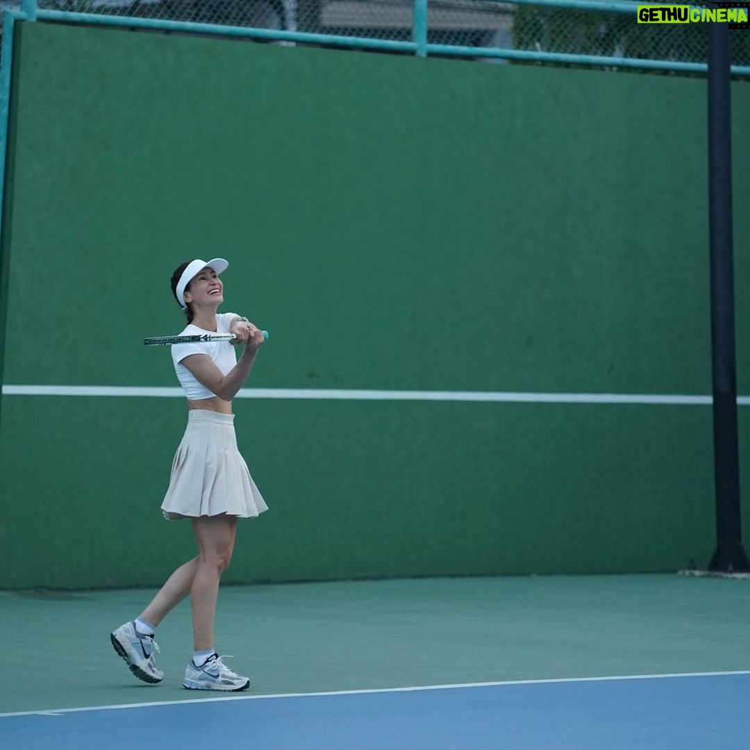 Anne Thongprasom Instagram - เราจะไปให้ครบ ทุกวงการกีฬา😘 🎾🐶🤍