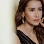 Anne Thongprasom Instagram - PACHAREE แบรนด์จิวเวลรี่ไทย-สวิส ที่มีแฟนคลับทั่วโลกที่รักในงานแกะมือและมุกรูปทรงเก๋ หายากมาออกแบบให้ดู modern ไม่เหมือนใคร ได้เปิดร้าน Flagship Store ที่ Emquatier ชั้น M เป็นห้างที่แรกและที่เดียวในโลกที่มีชิ้นงานของ PACHAREE collection และ fine jewelry เยอะที่สุด มาชมงานแกะมือที่ละเอียดกับมุกรูปทรงที่หายากเสน่ห์ของแบรนด์ ที่ style ออกมาได้เท่ และ classic ได้ที่ Emquatier ค่ะ (ติดกับ Celine และ arabica)