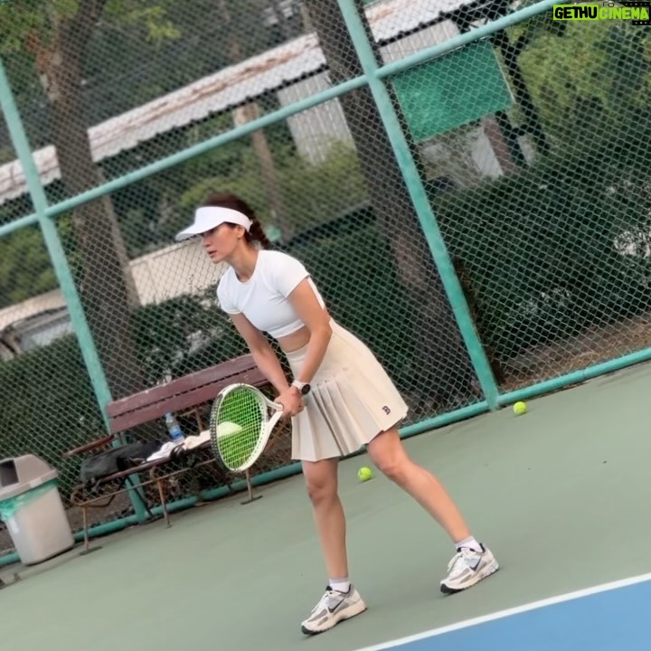 Anne Thongprasom Instagram - เราจะไปให้ครบ ทุกวงการกีฬา😘 🎾🐶🤍