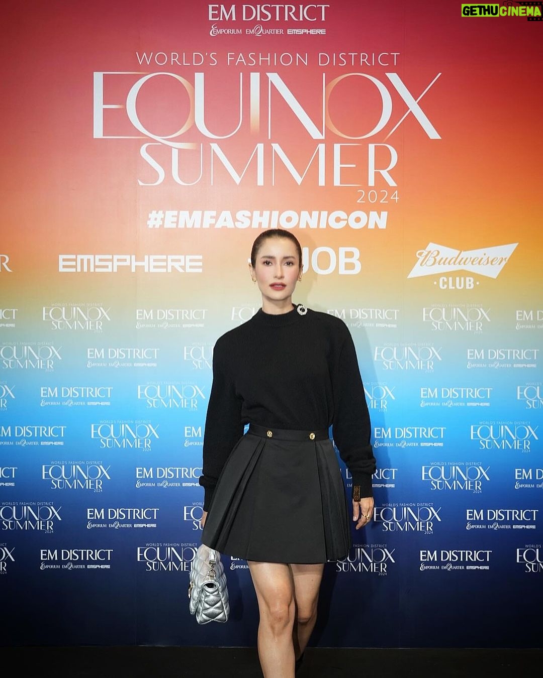 Anne Thongprasom Instagram - แอนมาอัปเดตเทรนด์แฟชั่นของ SPRING/SUMMER 2024 จากแบรนด์แฟชั่นชั้นนำที่ @emporium_emquartier และ @theemsphere ในงาน WORLD‘S FASHION DISTRICT: EQUINOX SUMMER 2024 !!! รอติดตามชมบรรยากาศเต็มๆได้ที่ #TheStyler เร็วๆนี้ นะคะ🤗 📍Roof top, EM Tower, Emsphere #EquinoxSummer24 #EMPORIUM #EMQUARTIER #EMSPHERE #EMDISTRICT #EMFASHIONICON
