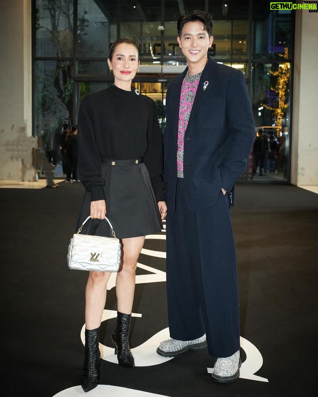 Anne Thongprasom Instagram - แอนมาอัปเดตเทรนด์แฟชั่นของ SPRING/SUMMER 2024 จากแบรนด์แฟชั่นชั้นนำที่ @emporium_emquartier และ @theemsphere ในงาน WORLD‘S FASHION DISTRICT: EQUINOX SUMMER 2024 !!! รอติดตามชมบรรยากาศเต็มๆได้ที่ #TheStyler เร็วๆนี้ นะคะ🤗 📍Roof top, EM Tower, Emsphere #EquinoxSummer24 #EMPORIUM #EMQUARTIER #EMSPHERE #EMDISTRICT #EMFASHIONICON