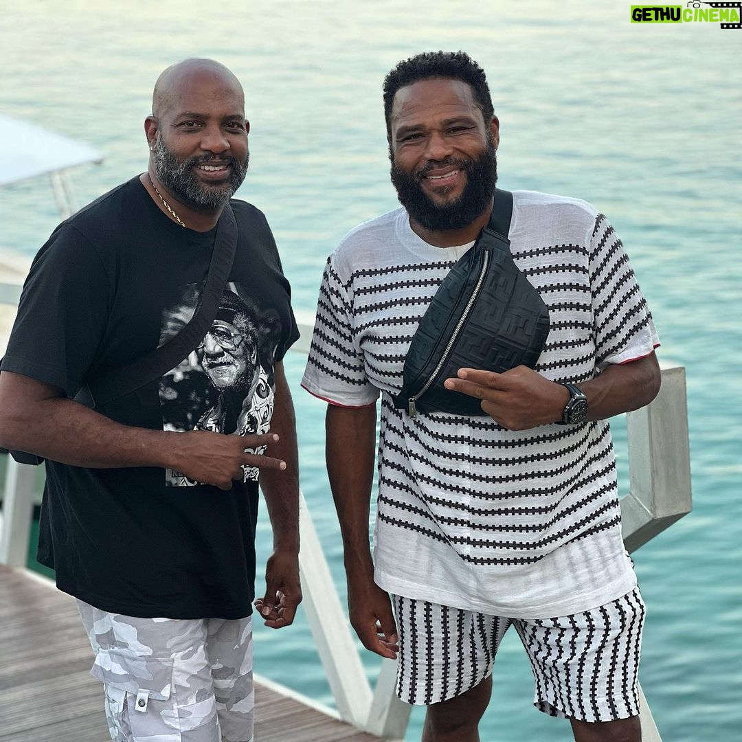 Anthony Anderson Instagram - We had a great time on @nurai_island jet skis, chefs, unparalleled service and lots of love! thank you for hosting us for the day. @melt.Mideast #justakidfromcompton #huskyandhandsome #nuraiisland #acbarbeque #meltgolfclassicbysteveharvey #imabudhani Nurai Island