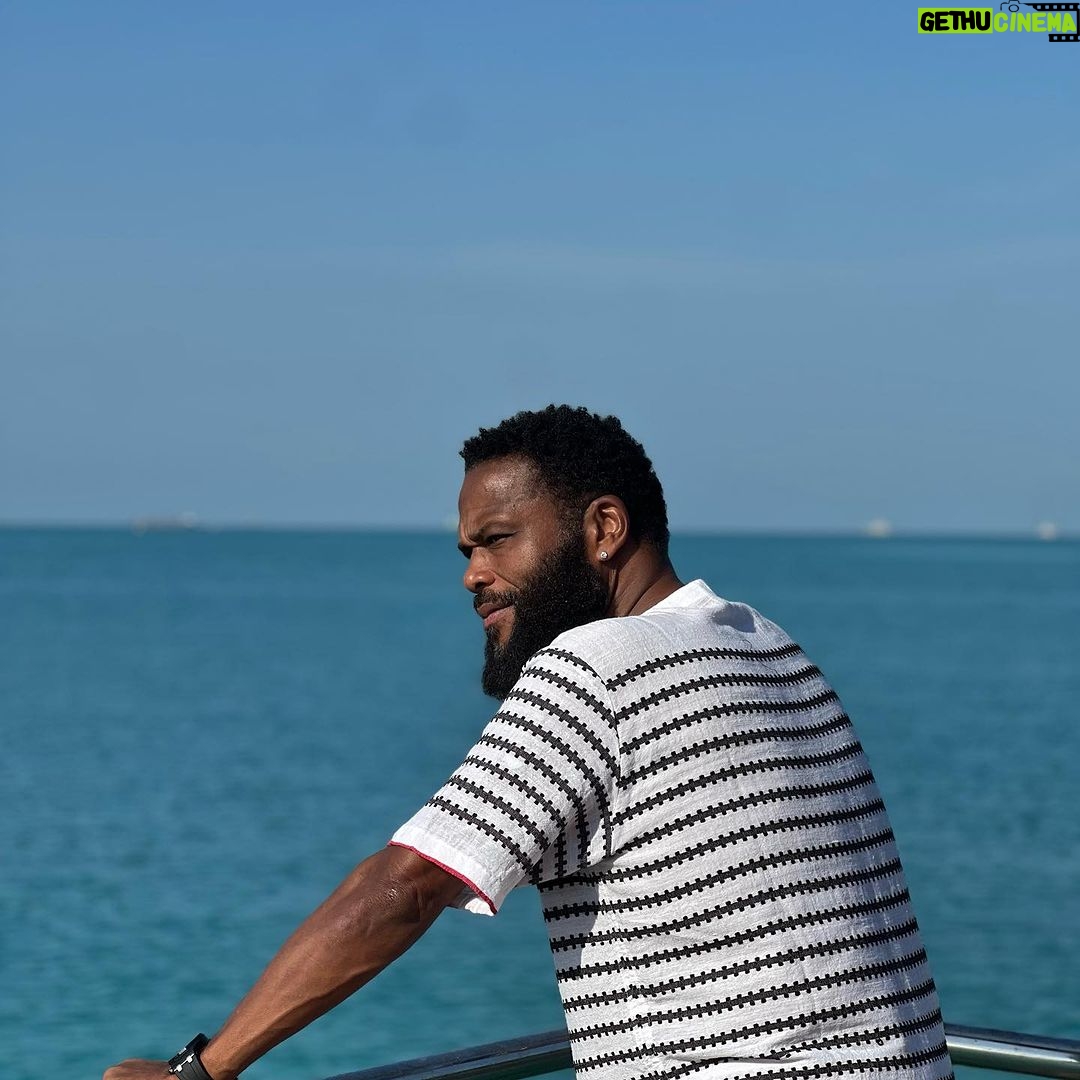 Anthony Anderson Instagram - We had a great time on @nurai_island jet skis, chefs, unparalleled service and lots of love! thank you for hosting us for the day. @melt.Mideast #justakidfromcompton #huskyandhandsome #nuraiisland #acbarbeque #meltgolfclassicbysteveharvey #imabudhani Nurai Island