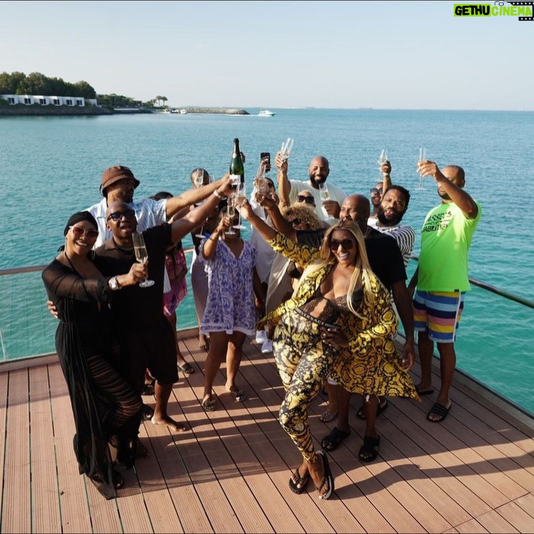 Anthony Anderson Instagram - We had a great time on @nurai_island jet skis, chefs, unparalleled service and lots of love! thank you for hosting us for the day. @melt.Mideast #justakidfromcompton #huskyandhandsome #nuraiisland #acbarbeque #meltgolfclassicbysteveharvey #imabudhani Nurai Island