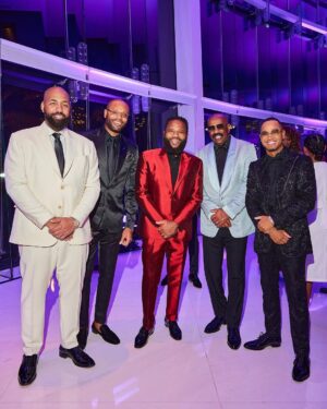 Anthony Anderson Instagram - When the squad gets together to do BIG things! Abu Dhabi nights! @terrencej @rashadbilal @cthagod @troymillings @oweis.zahran @brice_butler @iamsteveharveytv @jumeirahsaadiyat #justakidfromcompton #huskyandhandsome #timespentexceptionally #meltgolfclassic2023 #inAbuDhabi #acbarbeque