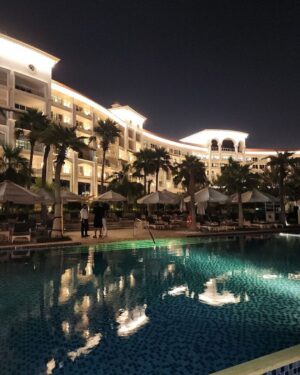 Anthony Anderson Instagram - I just spent an unforgettable week at @waldorfdubai, there’s nothing quite like uninterrupted ocean views, I can't stop smiling! This place is pure magic. The food was incredible and the staff made me feel like I was home. Can’t wait to return. #justakidfromcompton  #huskyandhandsome #acbarbeque #dubai
